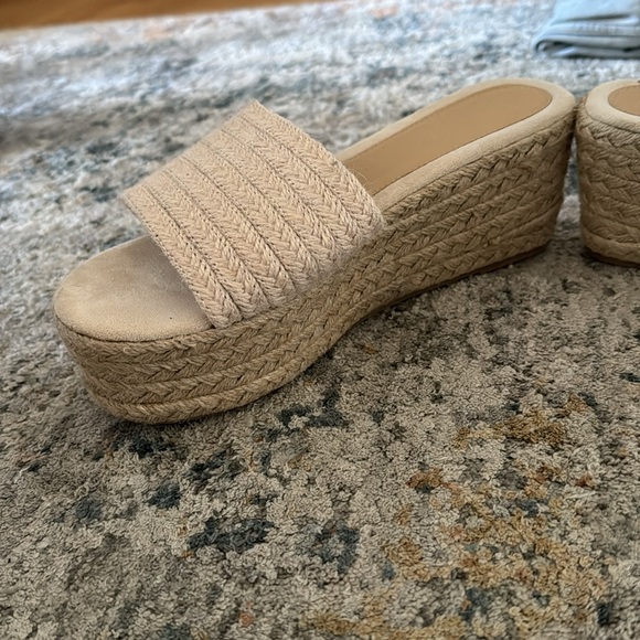 Shoes - Tan wedged sandals
